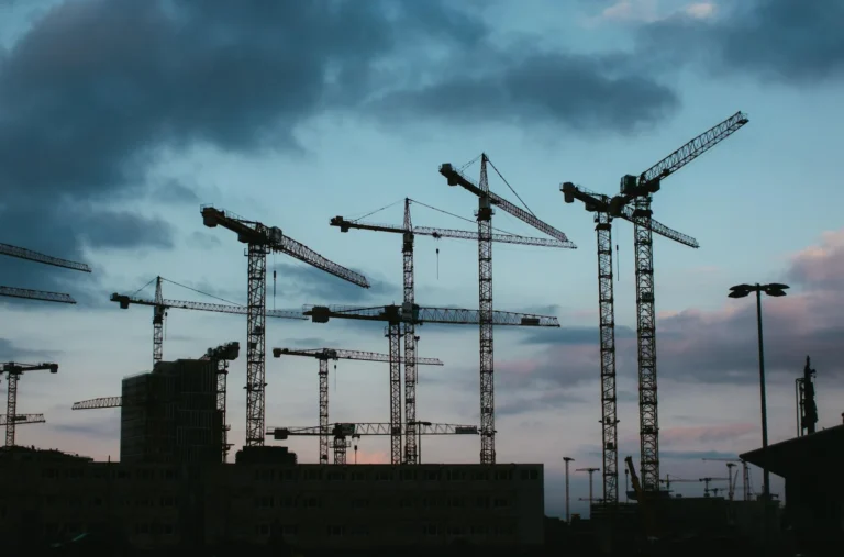 Understanding the Impact of Market Trends on Construction Financing