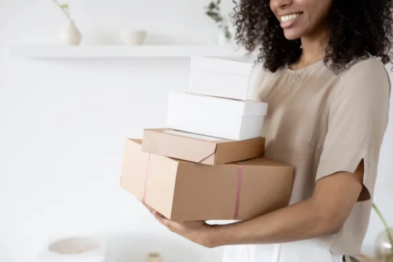 What Customers Expect from a Good International Shipping Company