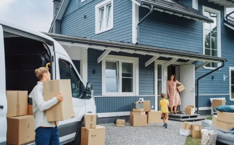 What to Look for in Efficient Residential Movers When Relocating to a New Neighborhood